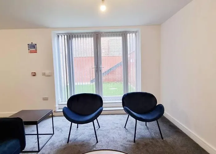 Free Parking - Stunning 2-Br Near Salford Royal