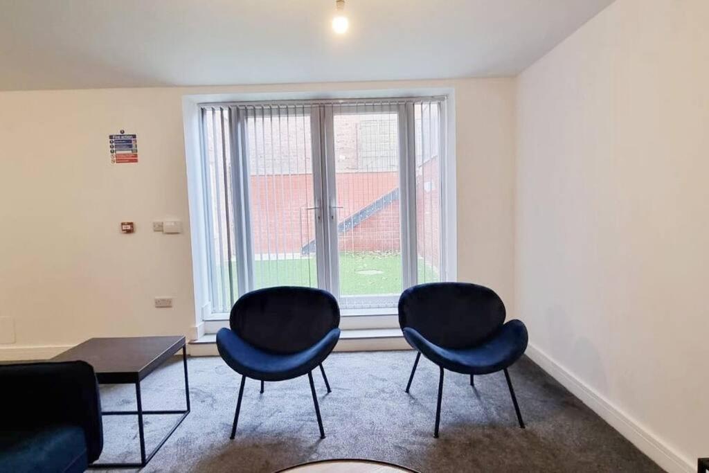 Free Parking - Stunning 2-br Near Salford Royal Apartment