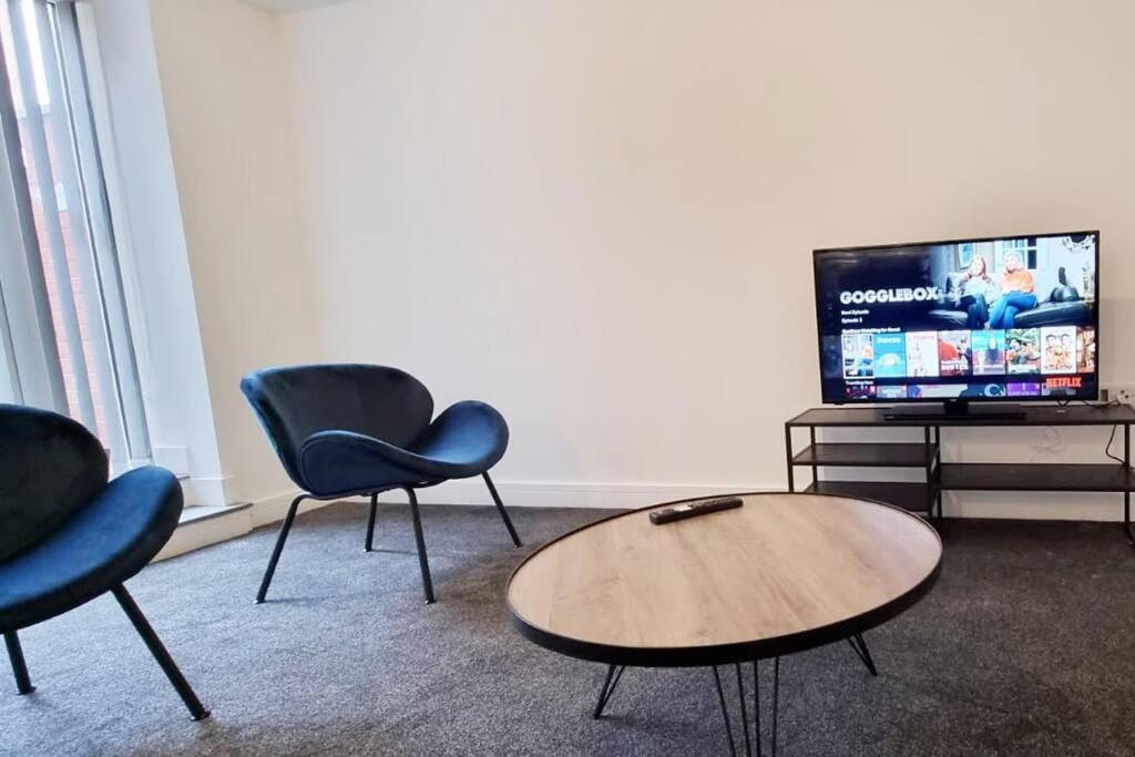 Free Parking - Stunning 2-br Near Salford Royal Manchester