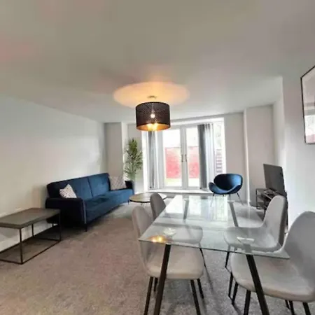 Free Parking - Stunning 2-Br Near Salford Royal Apartment Manchester Exterior photo