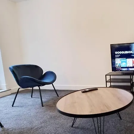 Free Parking - Stunning 2-Br Near Salford Royal Apartment Manchester Exterior photo
